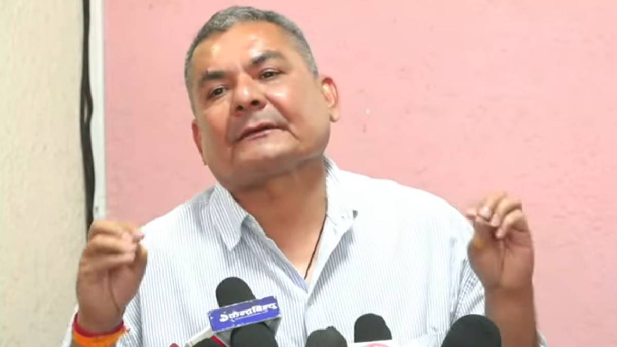 सरकारविरुद्ध बोल्ने डरले दुर्गा प्रसाईंलाइ प्रहरी लगाएर सिधै घरमा पुर्याइयो