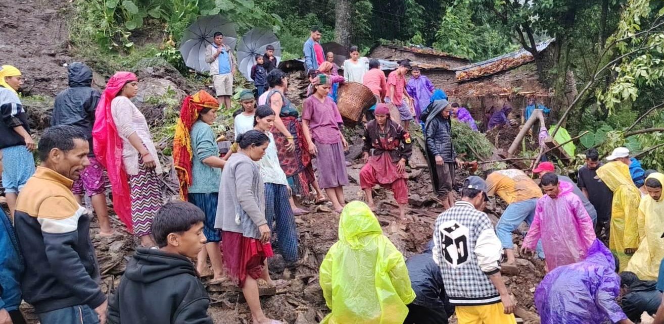 बाजुरामा पहिरोले घर पुरियो, एक बेपत्ता, दुई घाइते