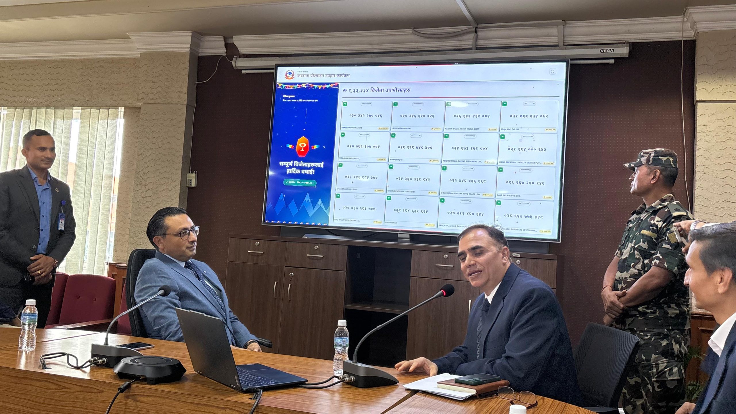 करदाता प्रोत्साहन पुरस्कार : ३५० रुपैयाँको सामान खरिद गर्ने उपभोक्ताले जिते १० लाख